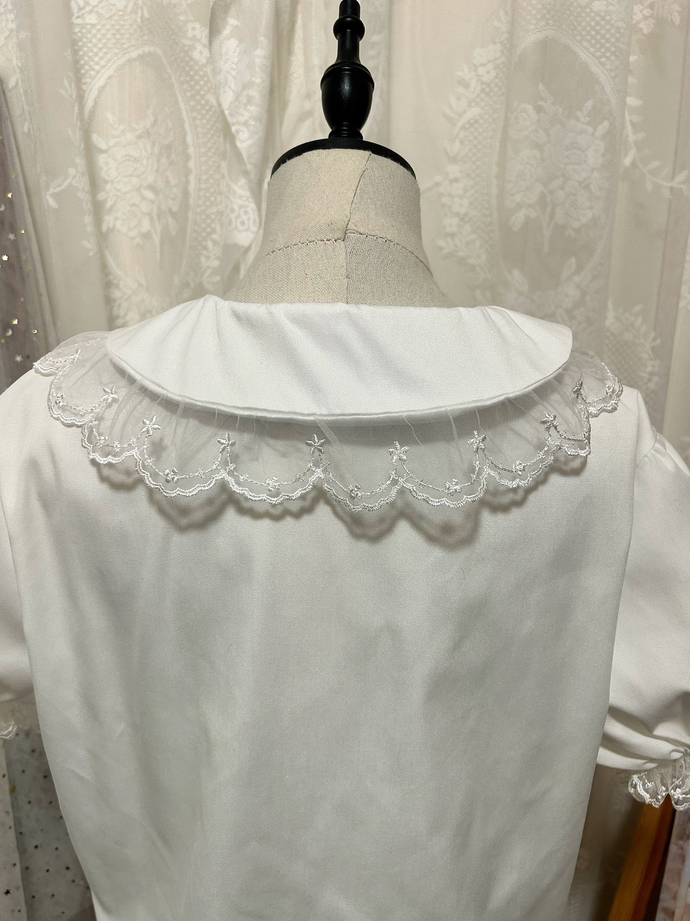 Hello Princess Lolita - Lace Collar - Plus-Size Lolita Shirt with Lace Ruffles – detail view 3
