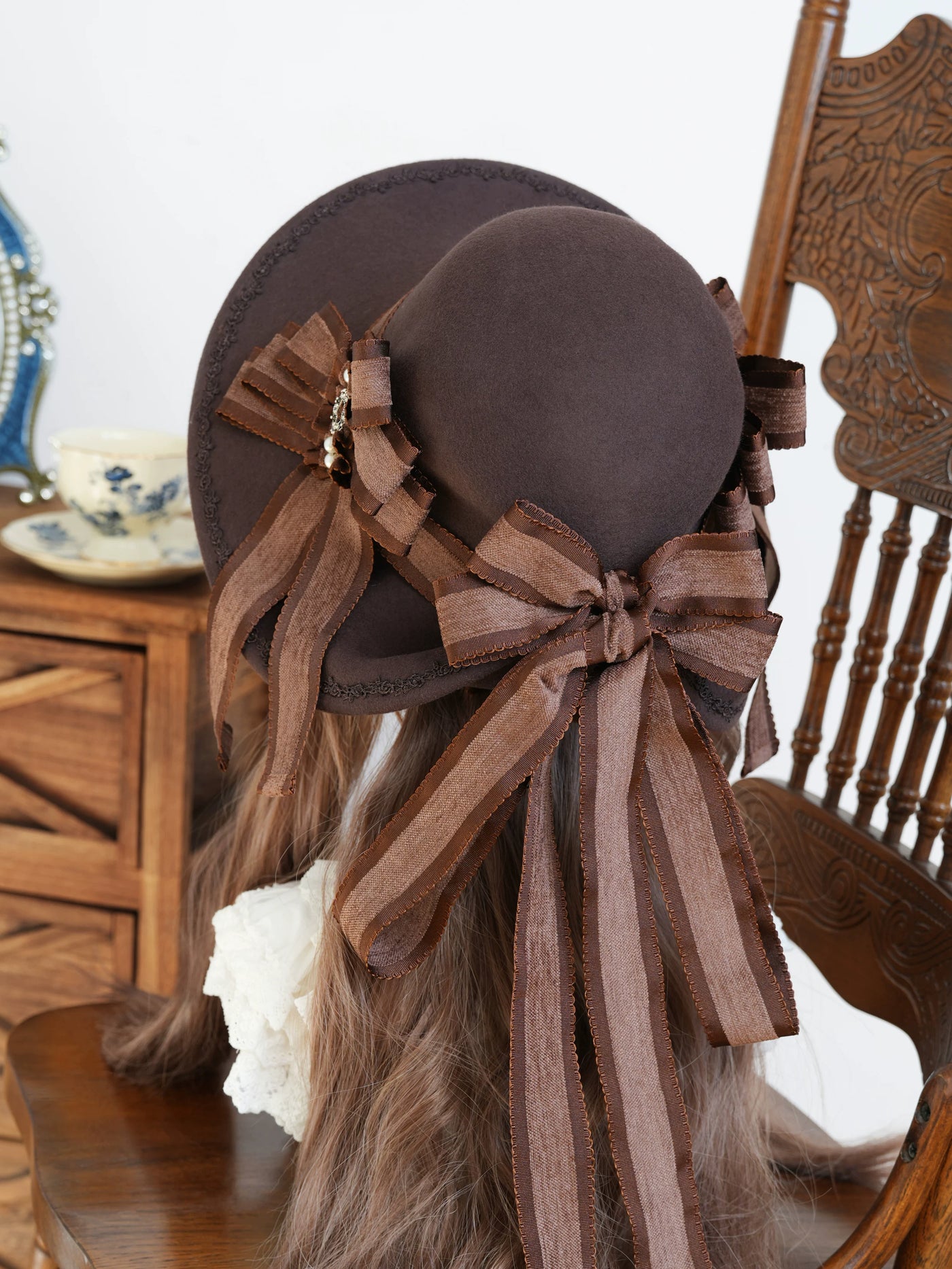 Star Box - Pearl Lady - Broad-Brim Bonnet with a Side Bow