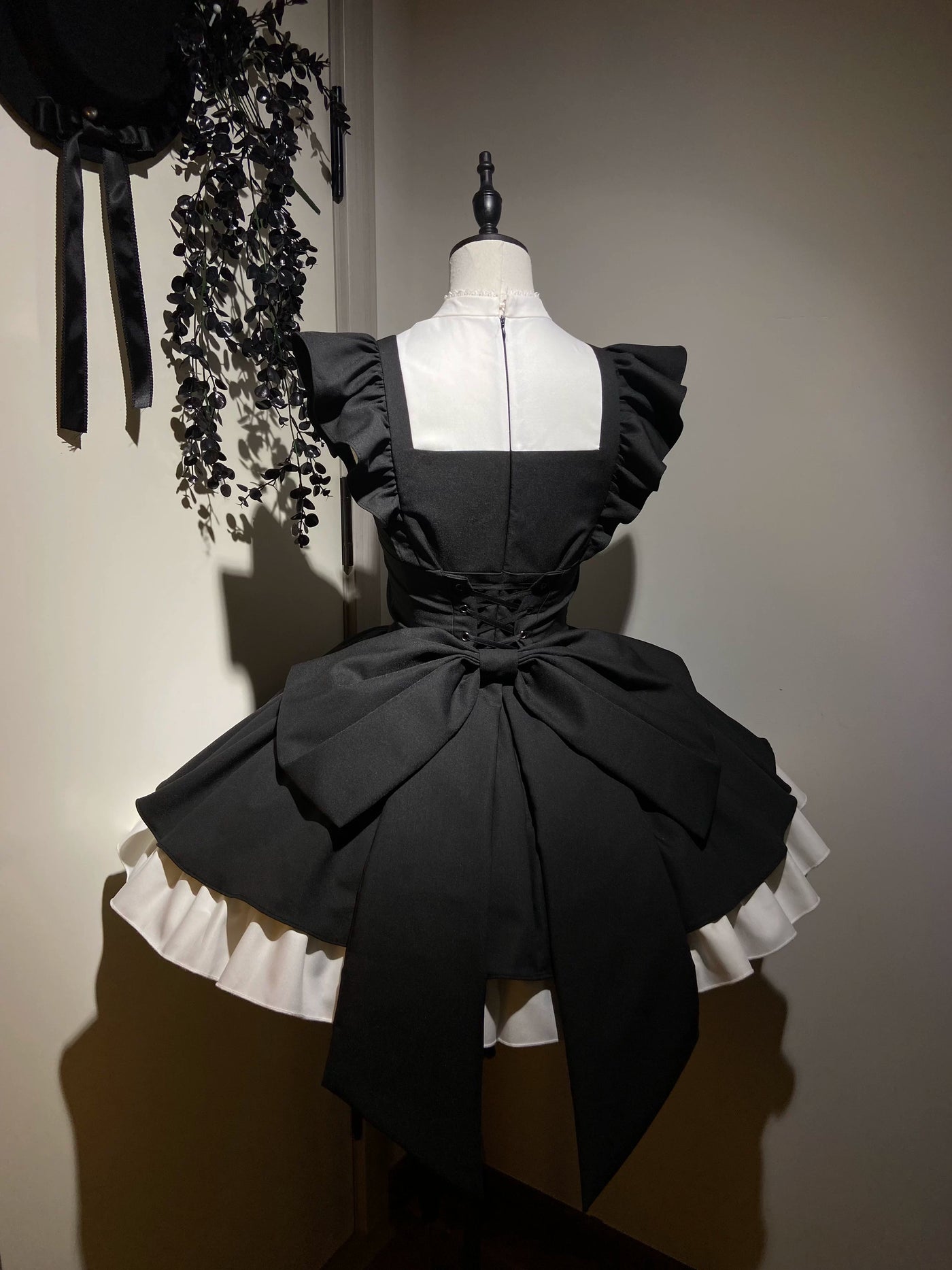 Alice - Saint-Germain - Black-and-White Ruffle-Sleeve One-Piece Dress Set
