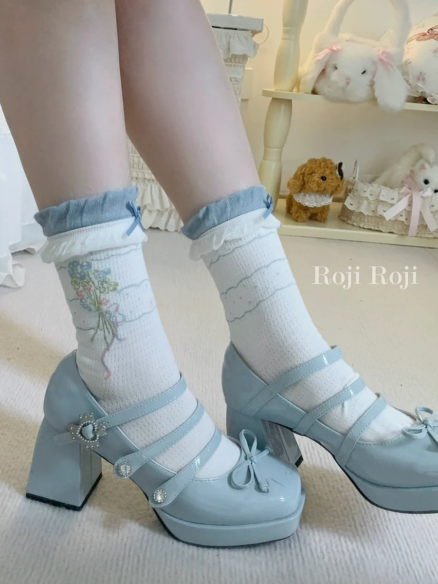 roji roji - Spring Bouquet - Ruffled Ankle Socks with Floral Bouquet Motifs - Blue