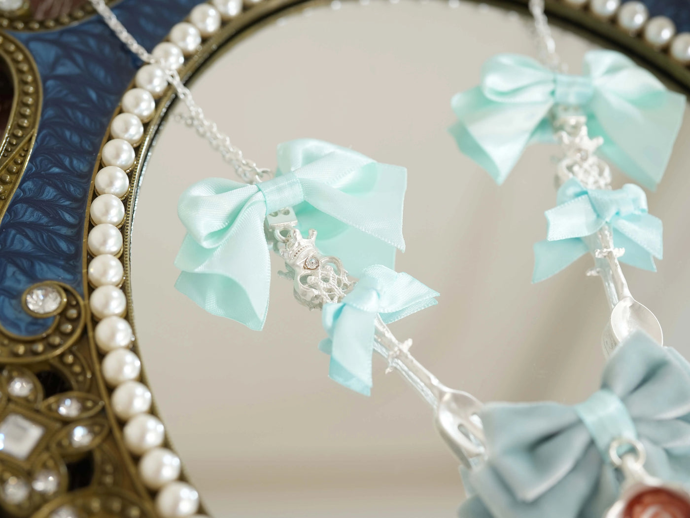 Star Box - Drink Me! - Bow and Flower Pendant Necklace