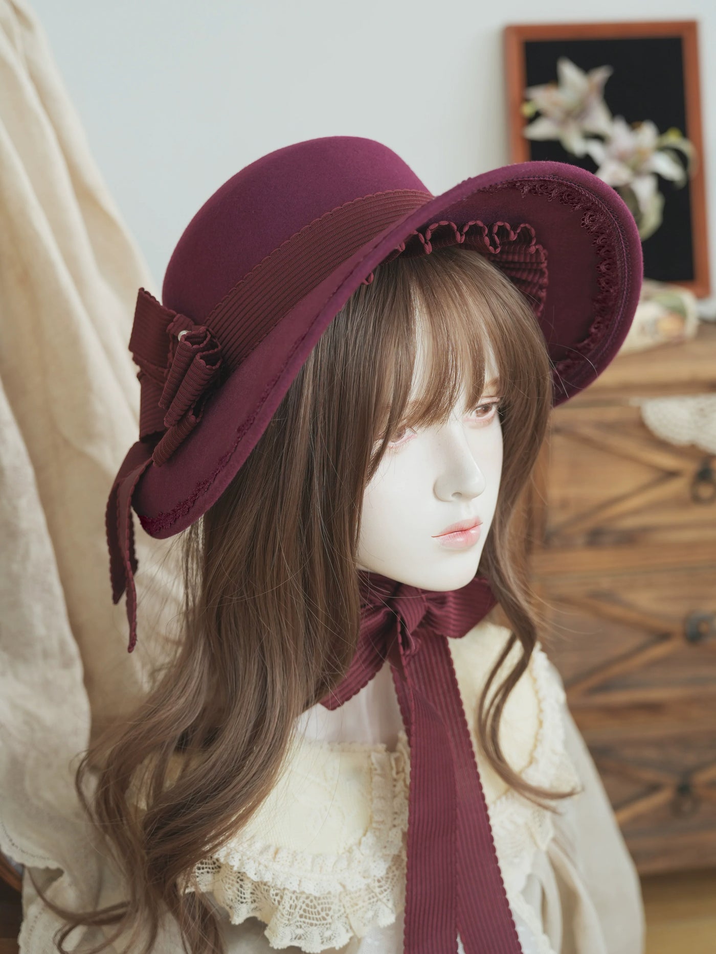 Star Box - Pearl Lady - Broad-Brim Bonnet with a Side Bow