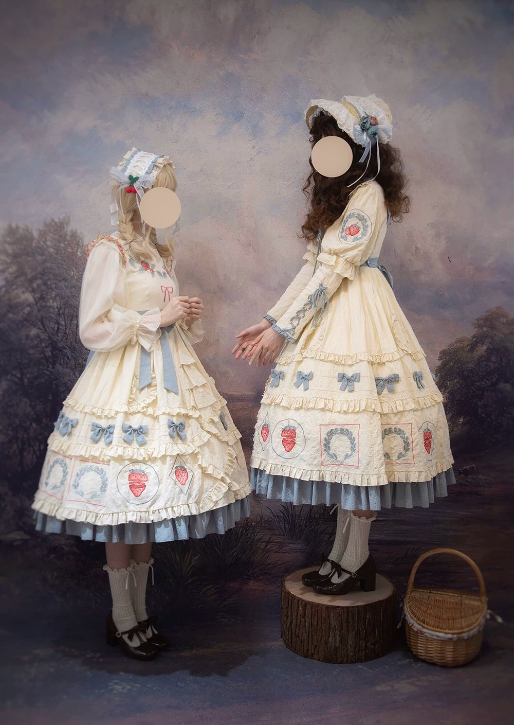 Baozi Pig - Strawberry Jam - Long-Sleeve OP with Red Strawberry Motifs and Blue-Grey Ruffles