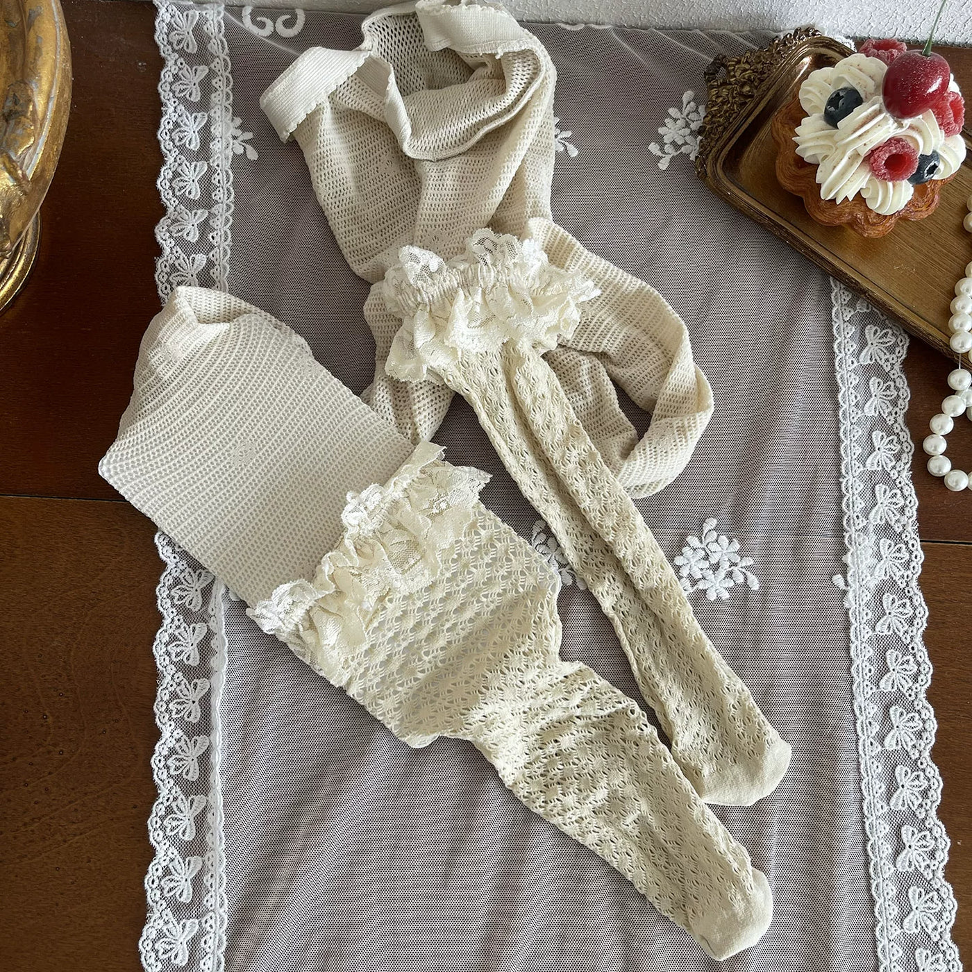 Sock Noble cream-beige openwork pantyhose with lace trim.