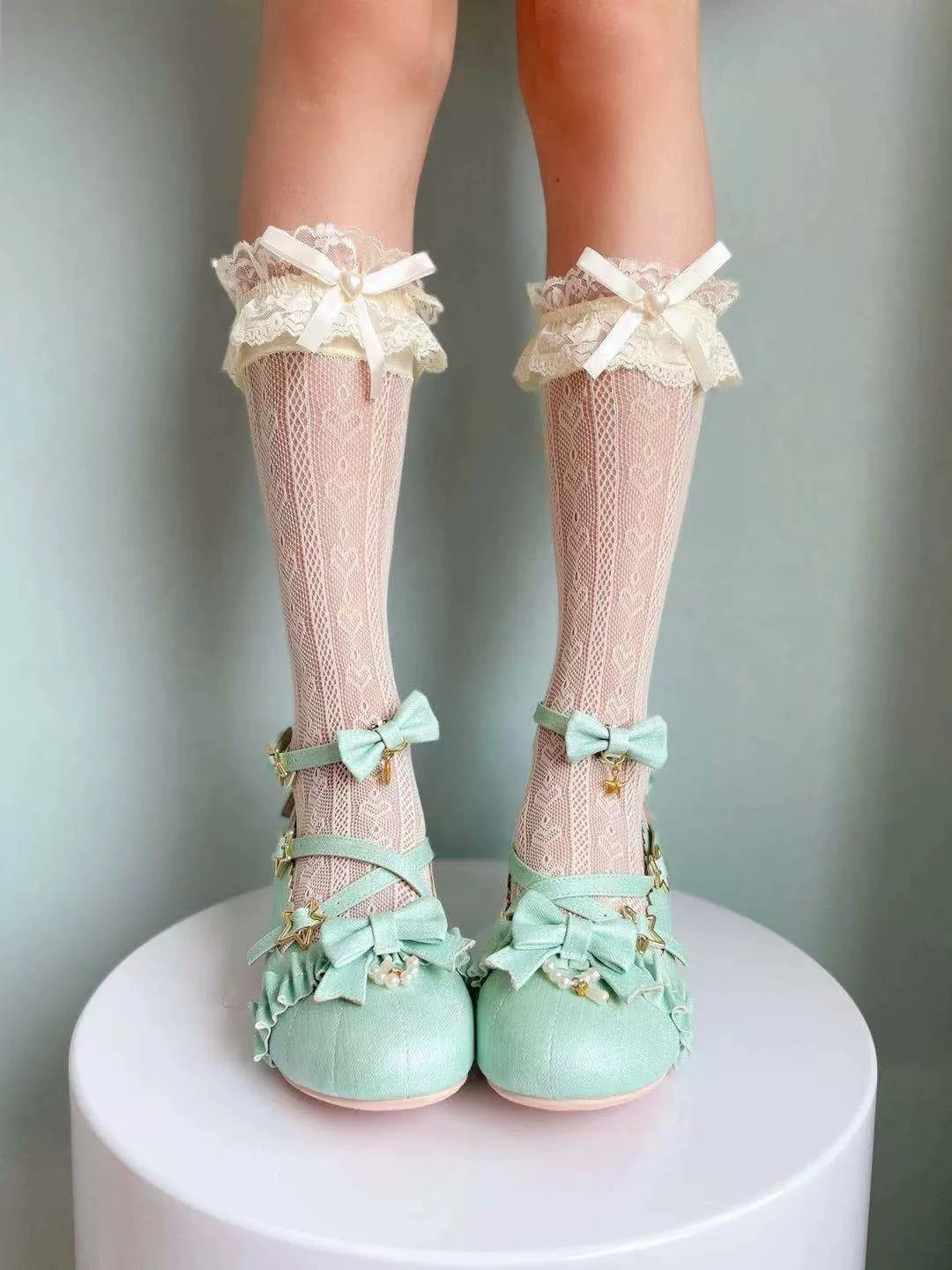 Fantasy Doll heel-less lace-trimmed short socks with bow details
