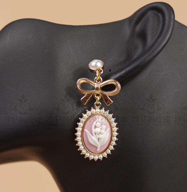 Rose of Sharon - Retro Cameo Lolita Earrings - Earrings