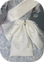 Bead-studded trailing bow / S
