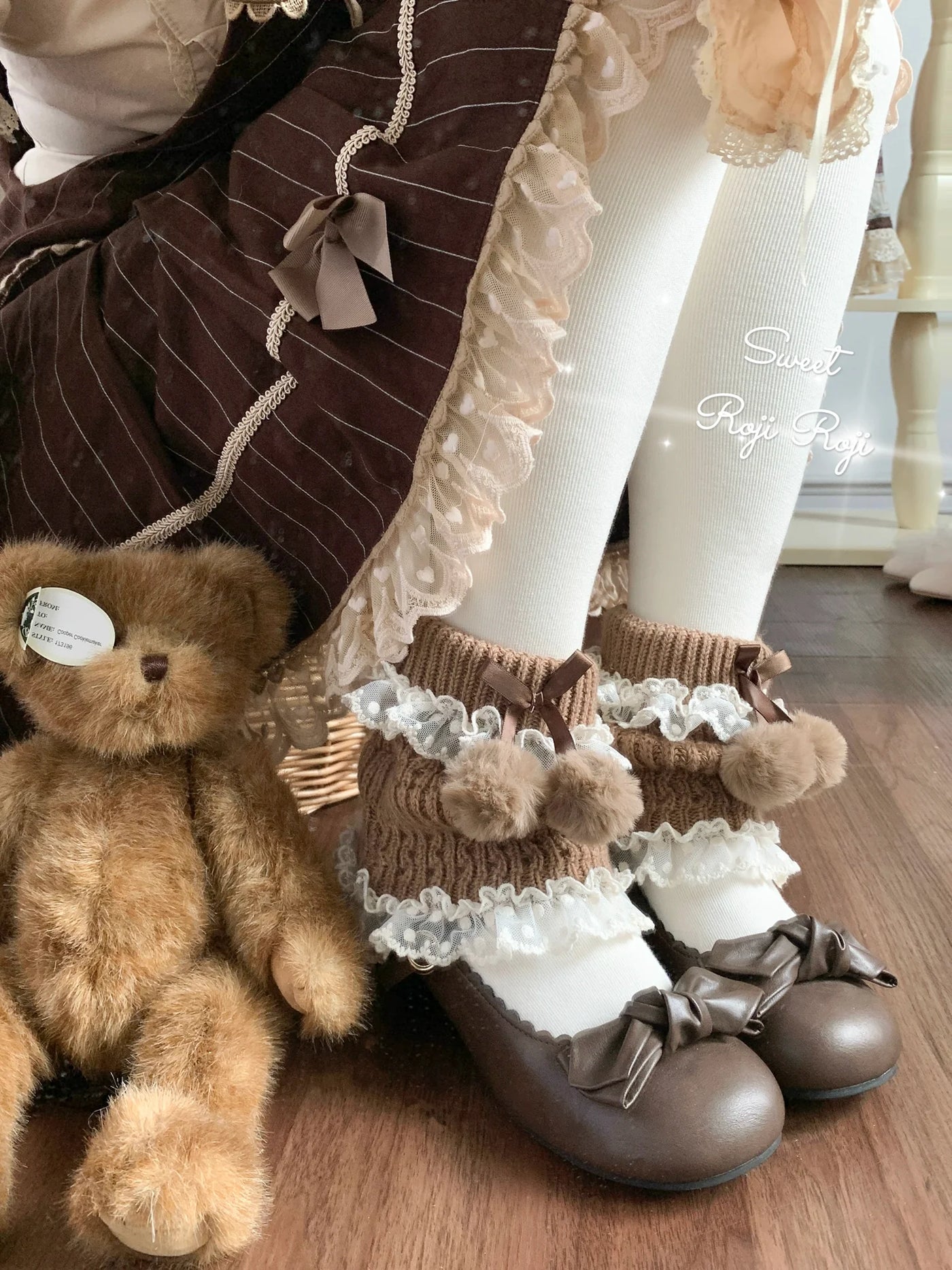 Roji Roji - Kawaii Lolita Leg Warmers - Pom-Pom Accented Bow Socks