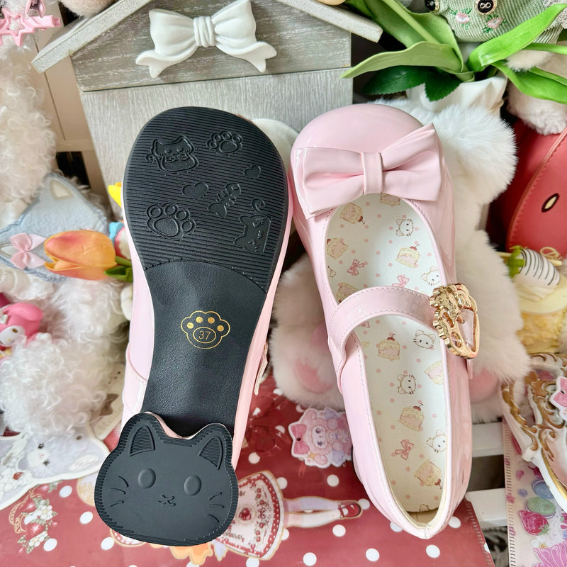 Kitten Toast – Hugging Cat with Bell – Bow Mary Jane Shoes in Glossy Pink - 2.5 cm Heel - with Bell — product photo 6