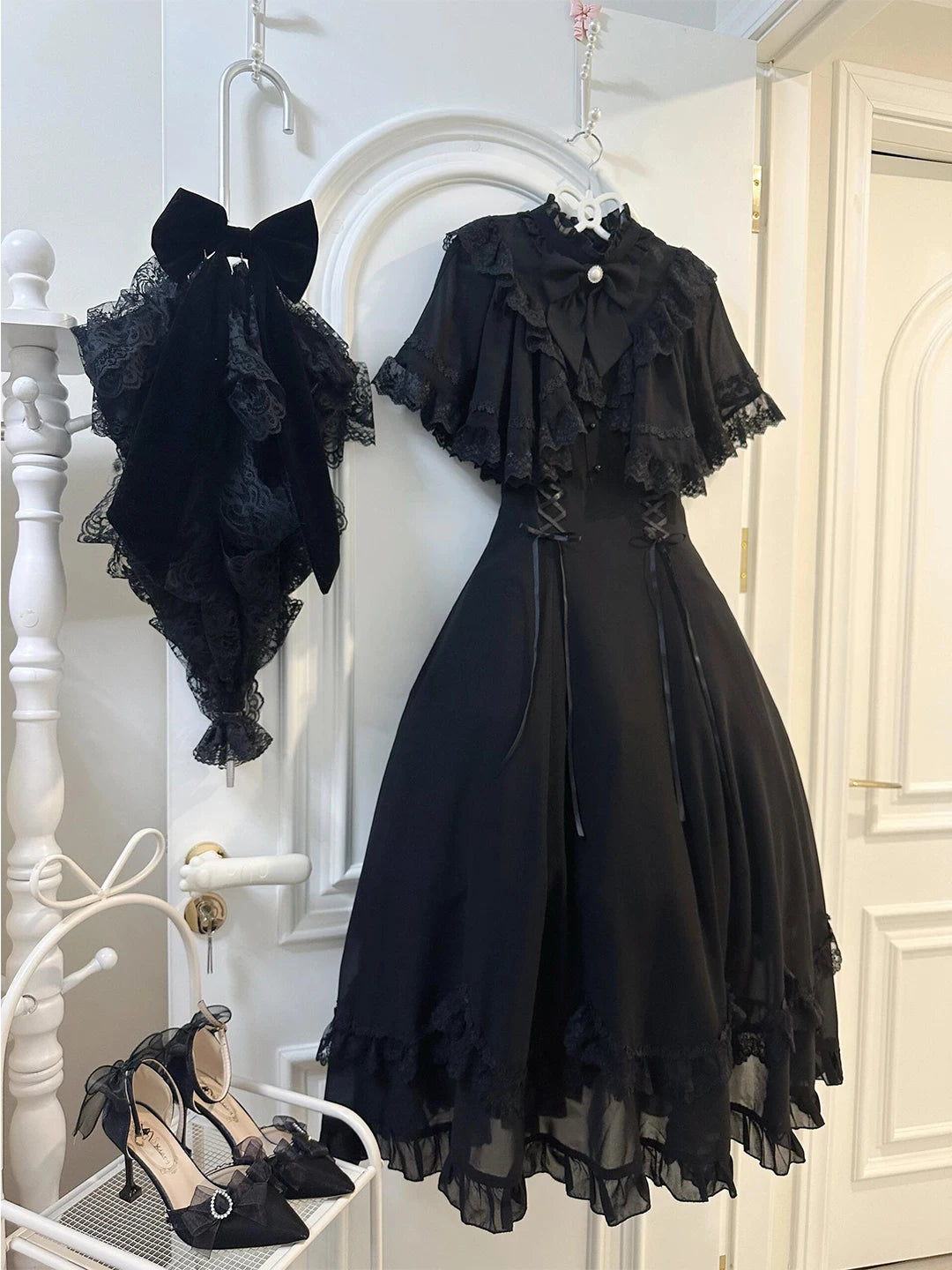 Creamy - Lace Cape - Black OP dress with a lace-trimmed cape
