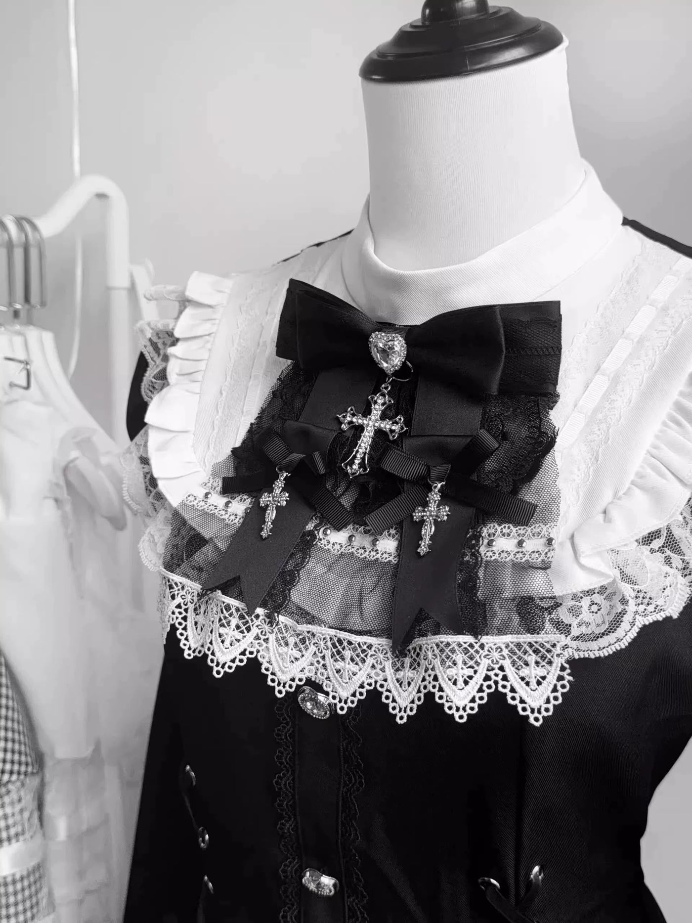 Creamy - Monochrome Gothic - Black-and-White Lolita Set with Lace Collar