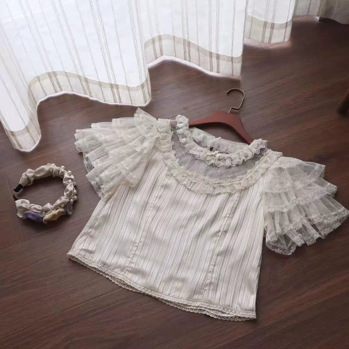 Sweetheart Dream Machine - Hime Sleeve - Natural Blouse with a Lace Collar