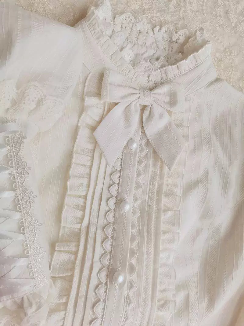 Sweetheart Dream Machine - Classical Lace - Blouse with leg-of-mutton sleeves and ruffled lace trim