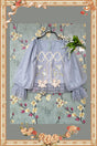 M / chemisier bleu, voile en filet bleu