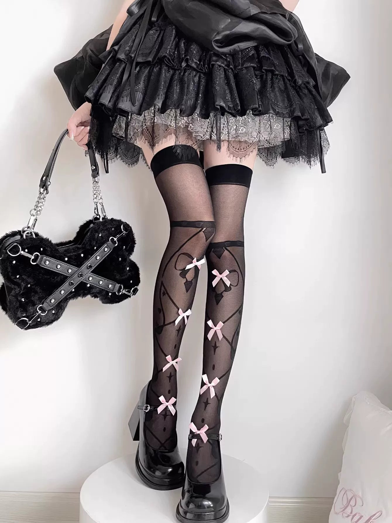 Fantasy Doll - Ribbon Jacquard - Over-the-knee jacquard socks with card-suit motifs