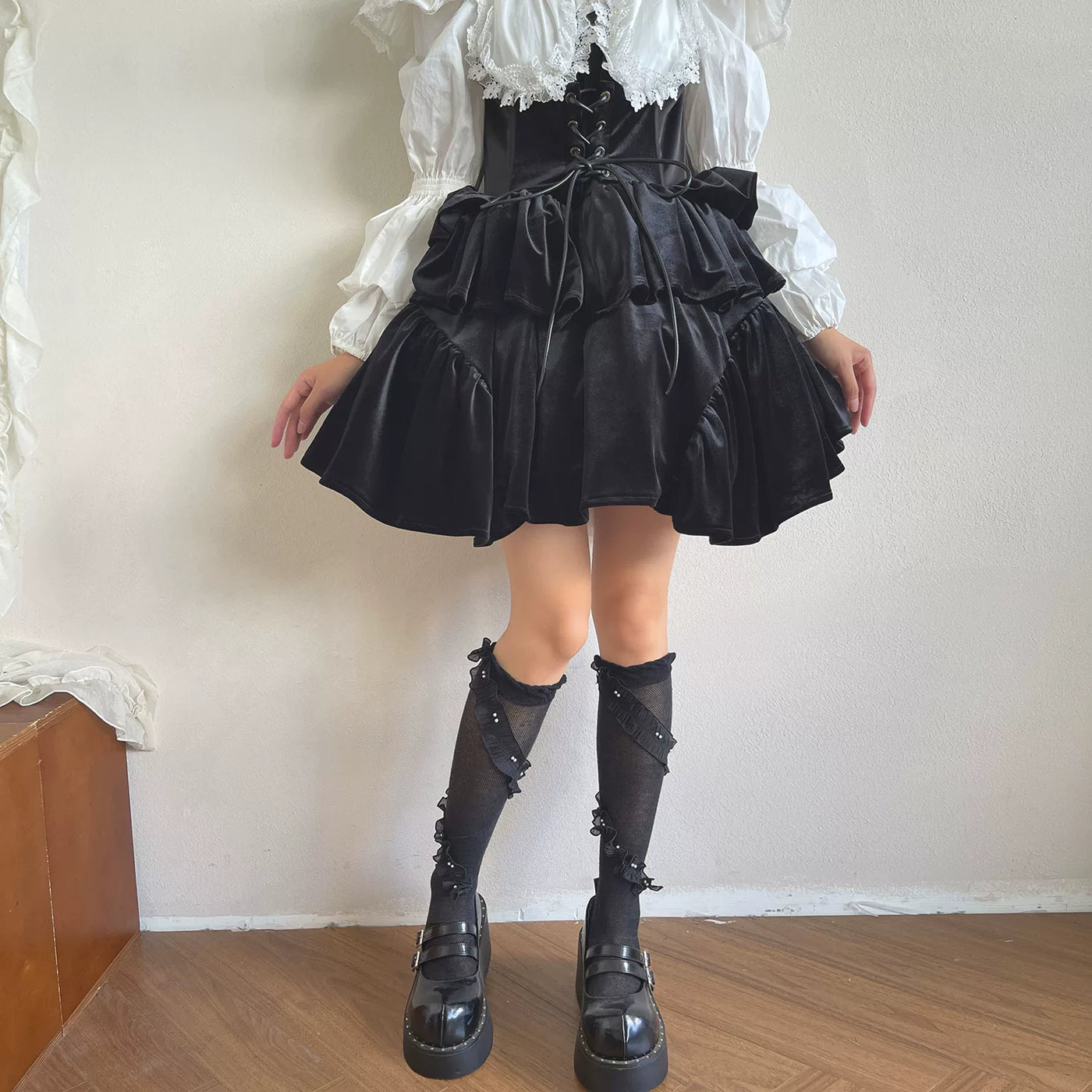 Sock Noble - French Ruffle - Pearl-Trimmed Scrunch Socks