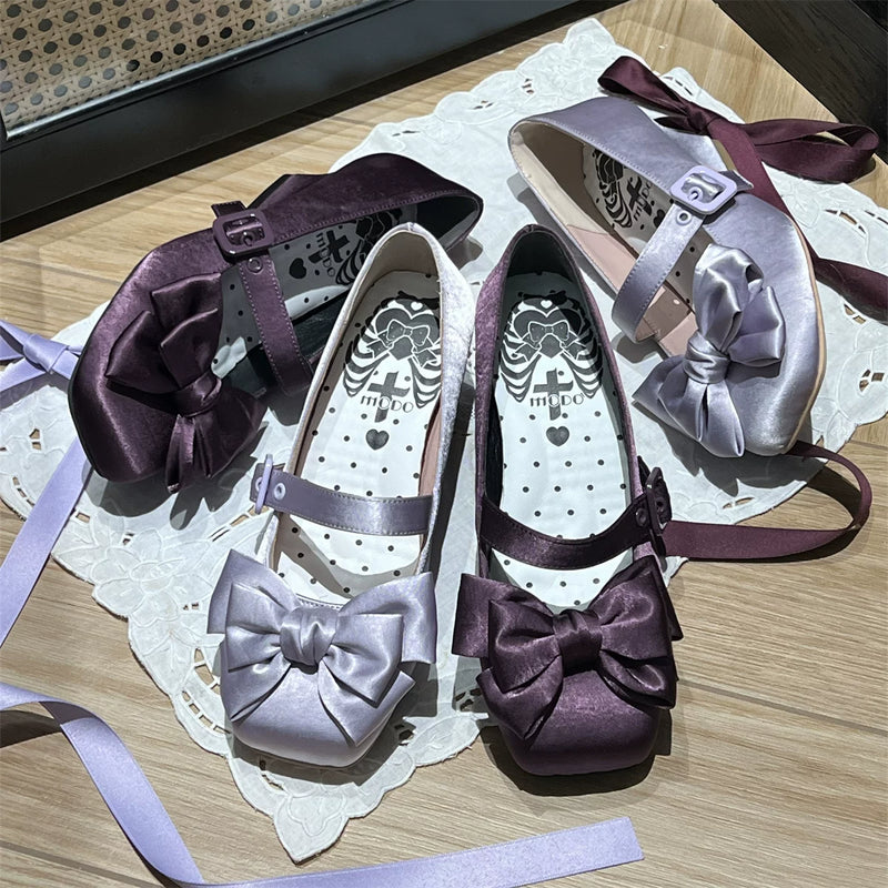 MODO Sisi Square-Toe Satin Lolita Shoes – design details – view 8