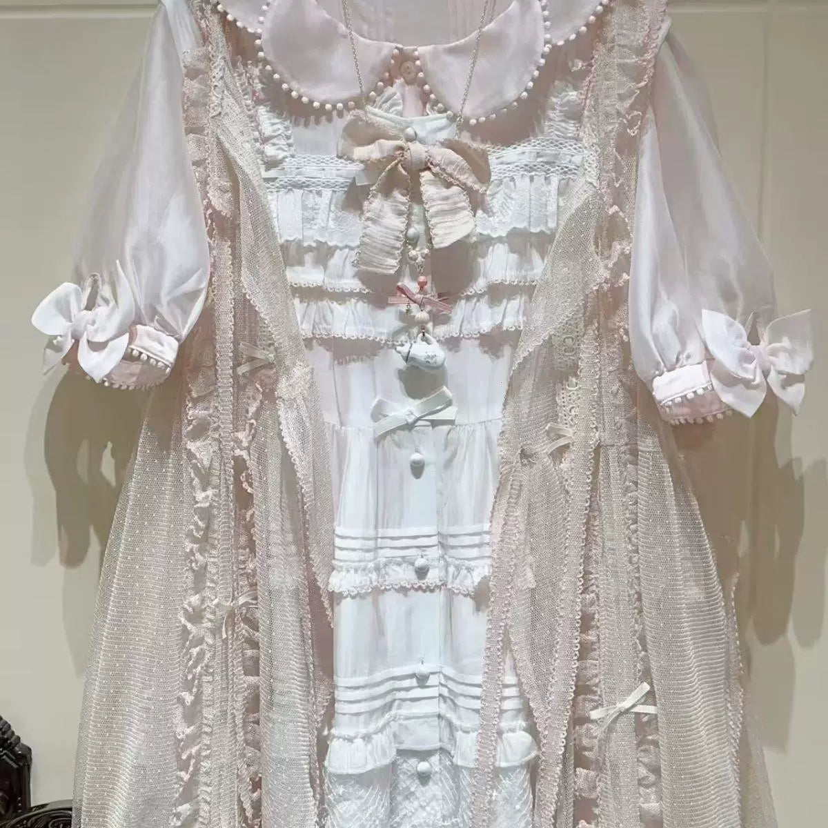 Sweetheart Dream Machine - Pearl Petal - Blouse with a rounded pearl-trimmed collar.