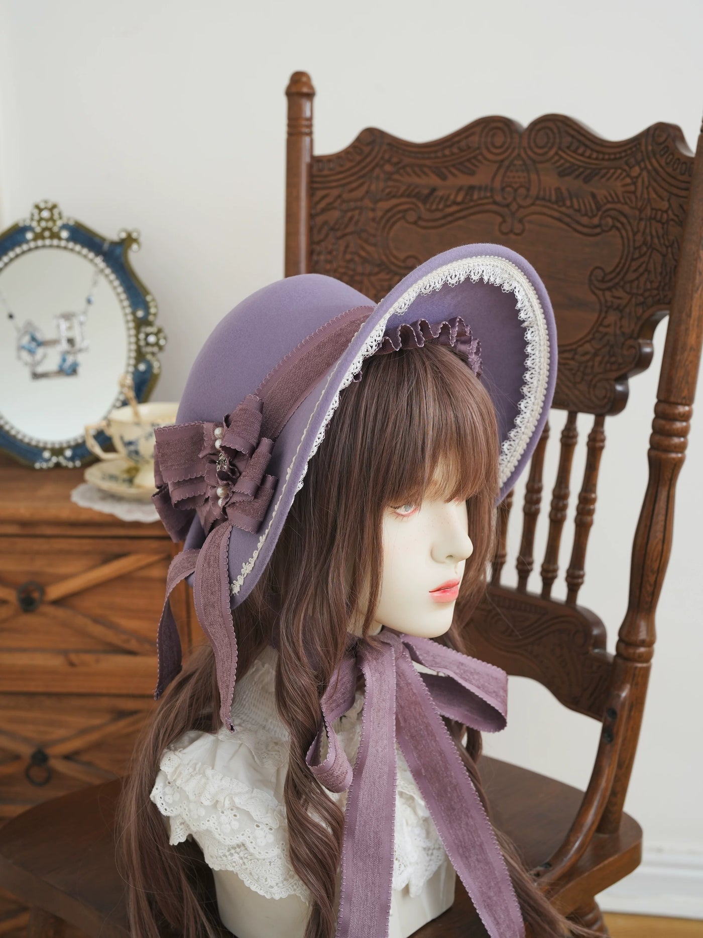 Star Box - Pearl Lady - Broad-Brim Bonnet with a Side Bow