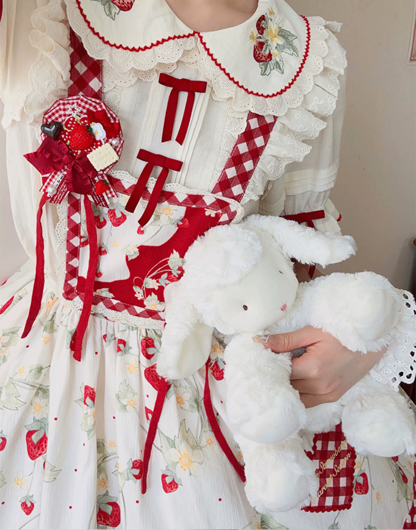 Baozi Pig - Strawberry Orchard - Short-Sleeve Lolita Blouse with a Strawberry-Embroidered Collar