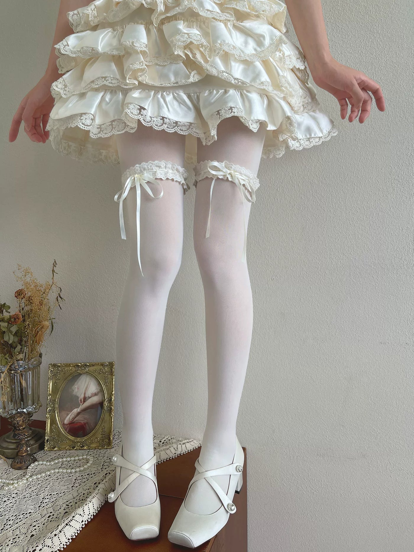 Sock Noble - Cream Lace - Velvet Tights with Lace-Trimmed Bands