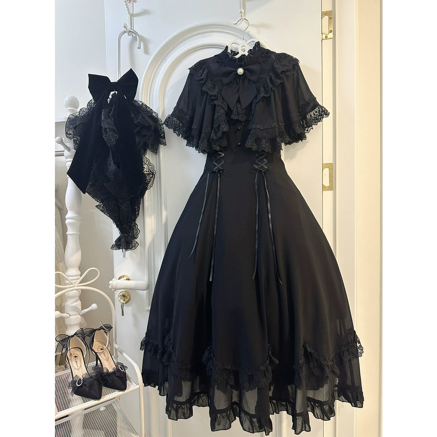 Creamy - Lace Cape - Black OP dress with a lace-trimmed cape