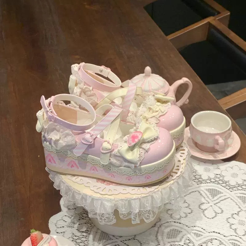 Aimee - Strawberry Limited - Platform Shoes with 3D Strawberry Cake Print - product detail 2