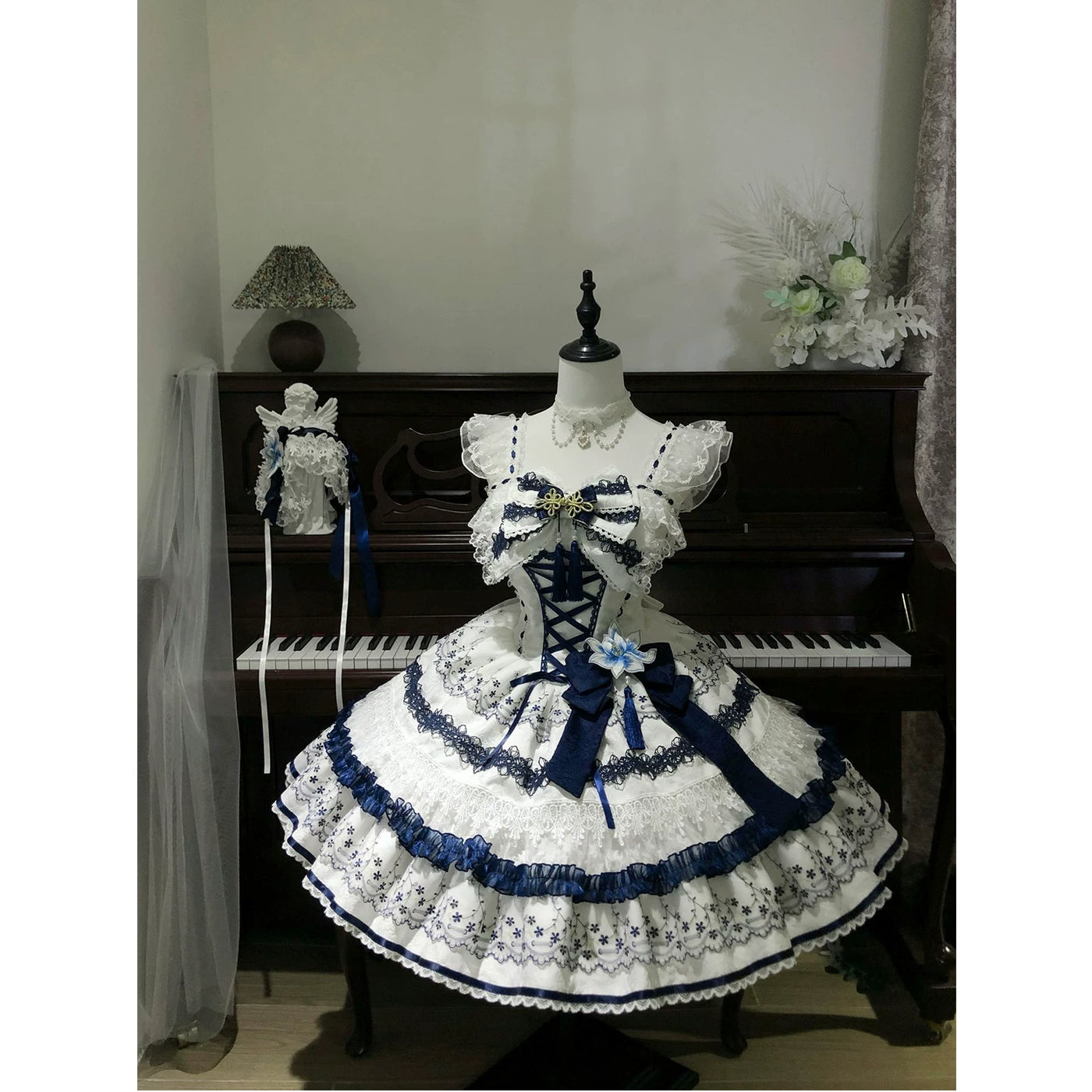 Creamy - Blue Porcelain Garden - Blue-and-white JSK with floral print and lace tiers