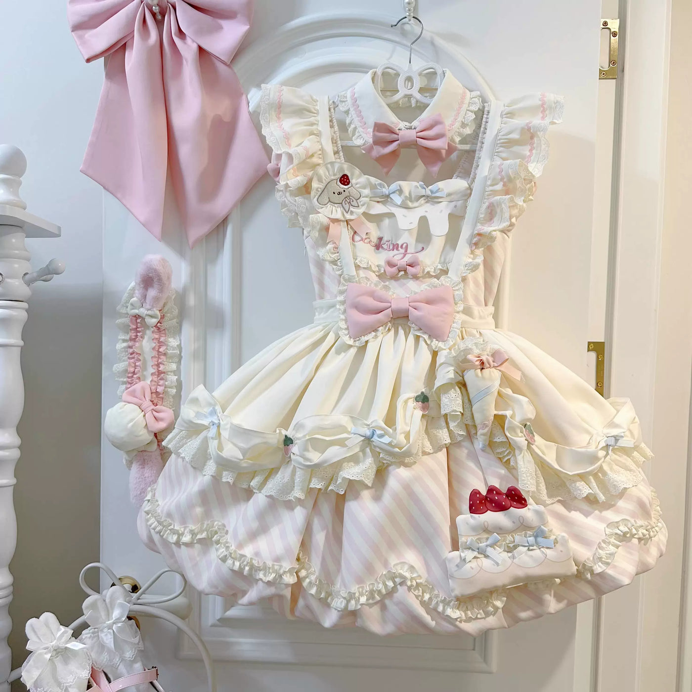 Pastel pink and blue puppy-themed OP display with bows, ruffles and accessories.