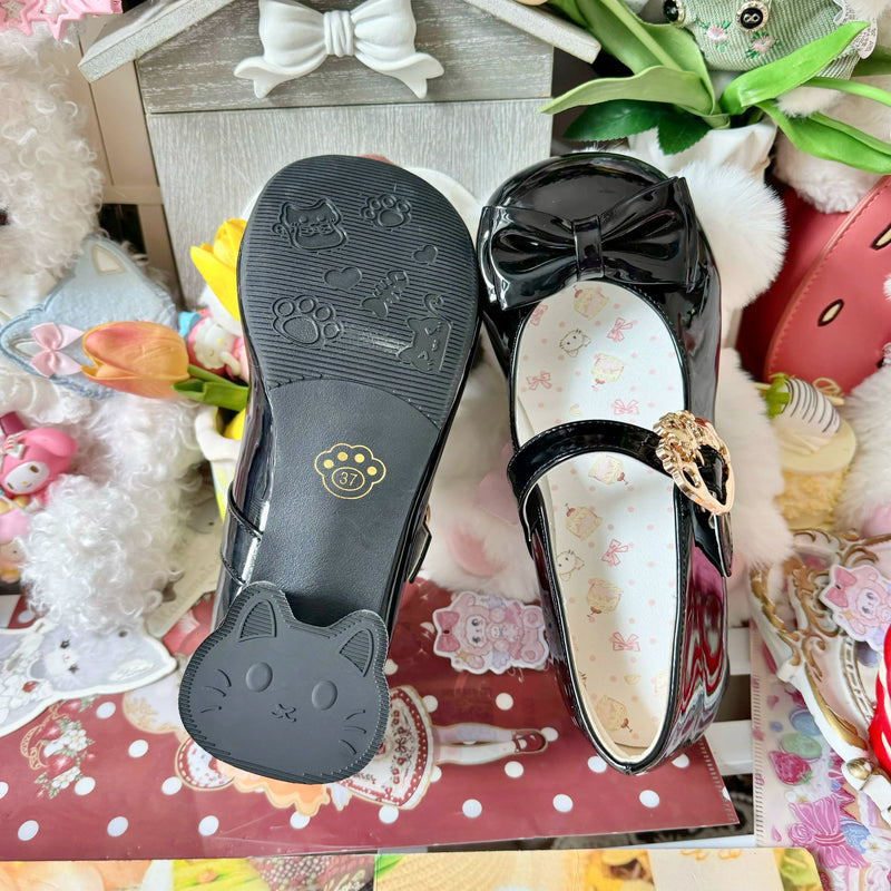 Kitten Toast – Hugging Cat with Bell – Bow Mary Jane Shoes in Glossy Black - 2.5 cm Heel - with Bell — product photo 10