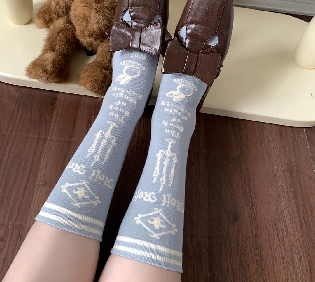 roji roji - Magic Rabbit - Cotton Mid-Calf Socks with a Rabbit-and-Book Motif
