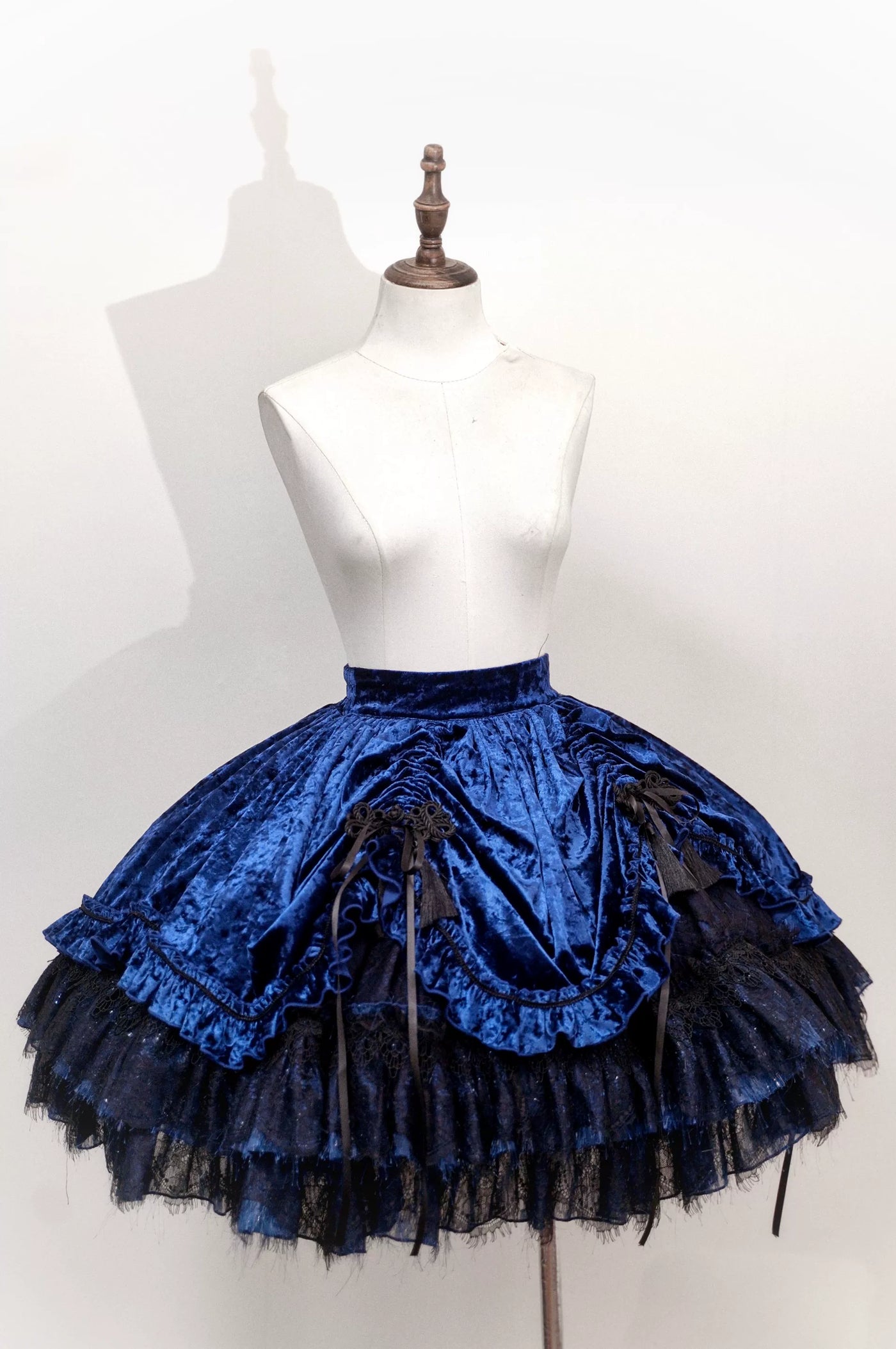 tonight Yan She Ling Chinese Gothic Lolita velvet top, vest and skirt styling