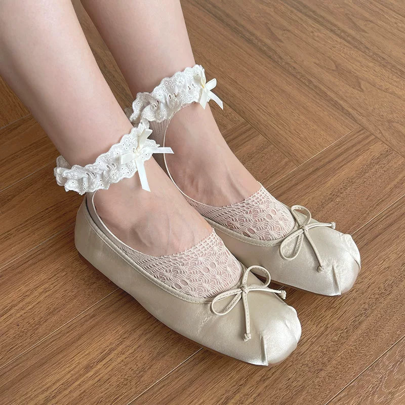 Sock Noble skin-tone low-cut socks with embroidered lace edging and ankle bows