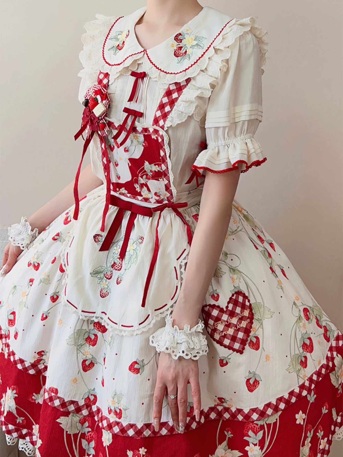 Baozi Pig - Strawberry Orchard - Short-Sleeve Lolita Blouse with a Strawberry-Embroidered Collar