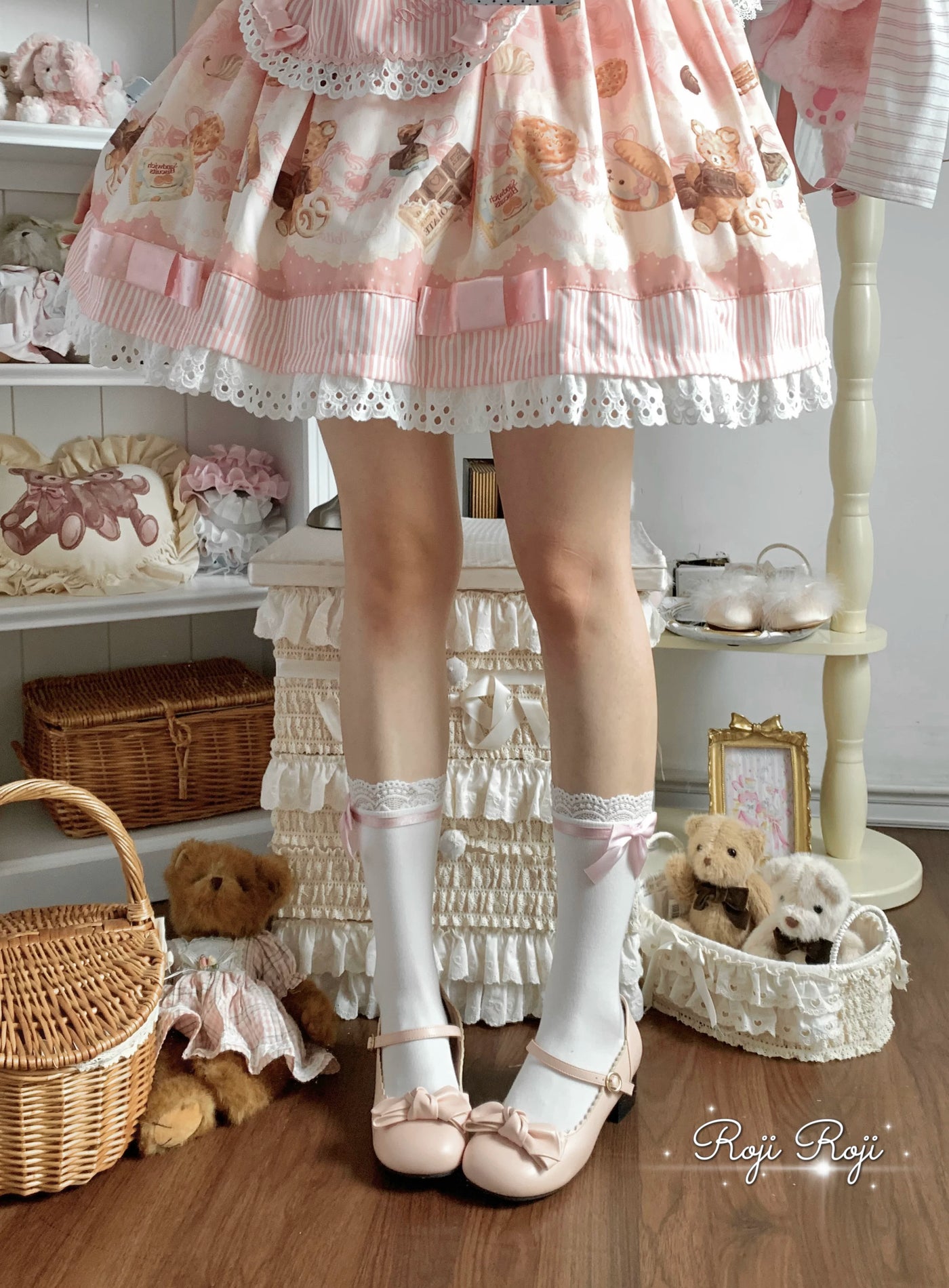 ROJI Doll-Style Lace Bow Lolita Socks – detail view 11