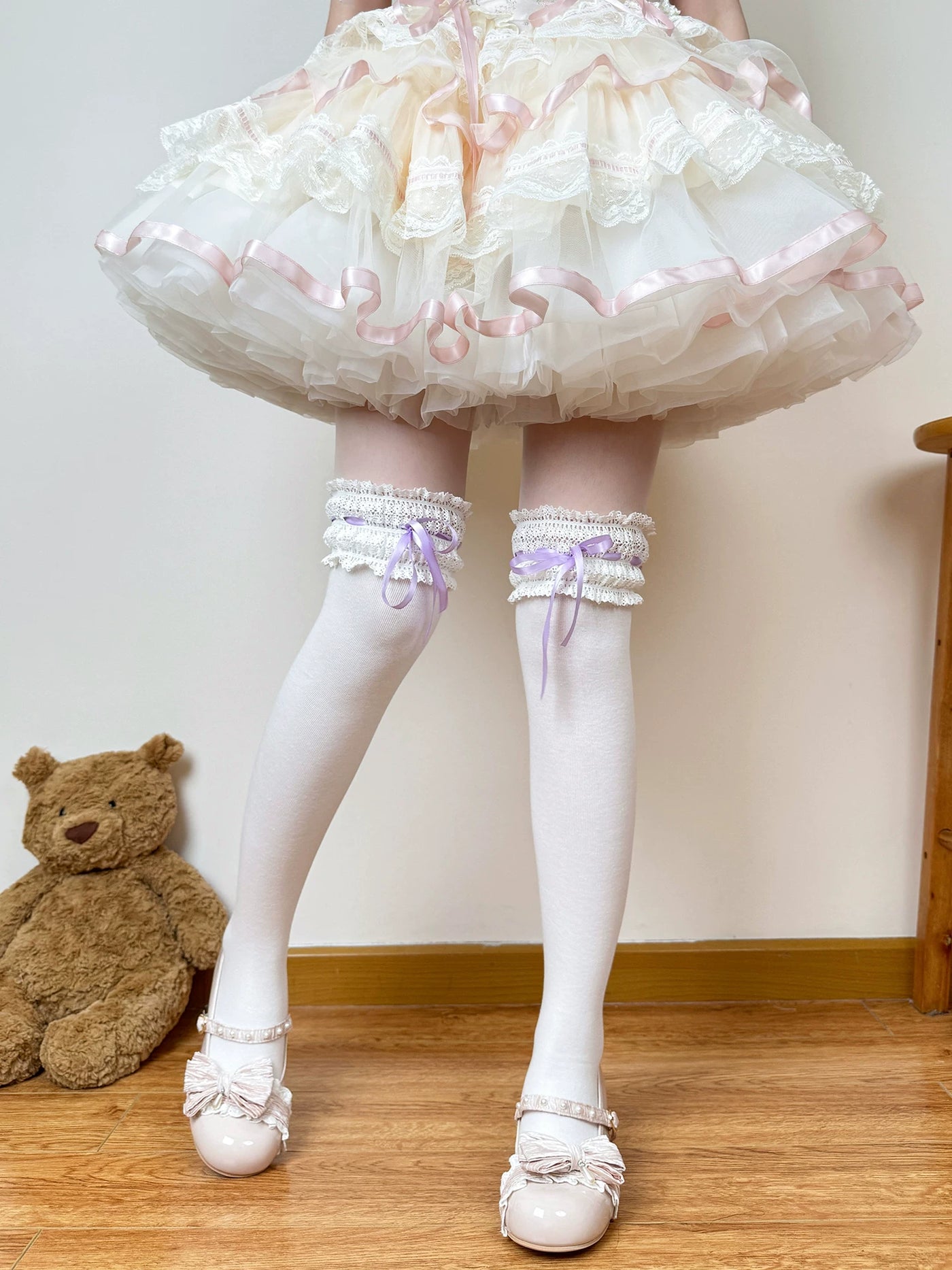 Chubby Bear Tales - Cream Ballet - Lace-Trimmed Ribbon-Tie Socks