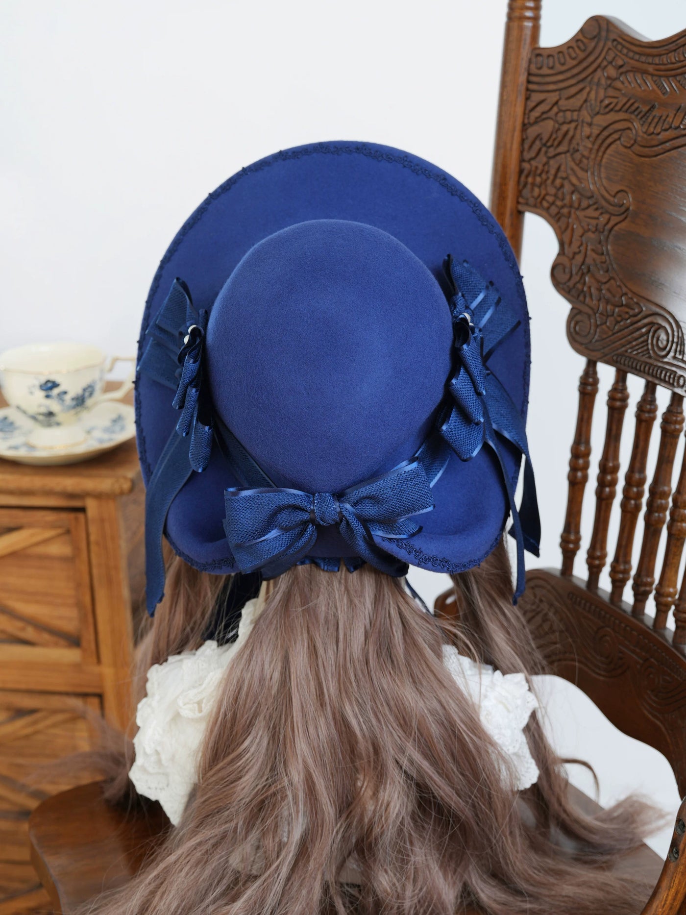 Star Box - Pearl Lady - Broad-Brim Bonnet with a Side Bow