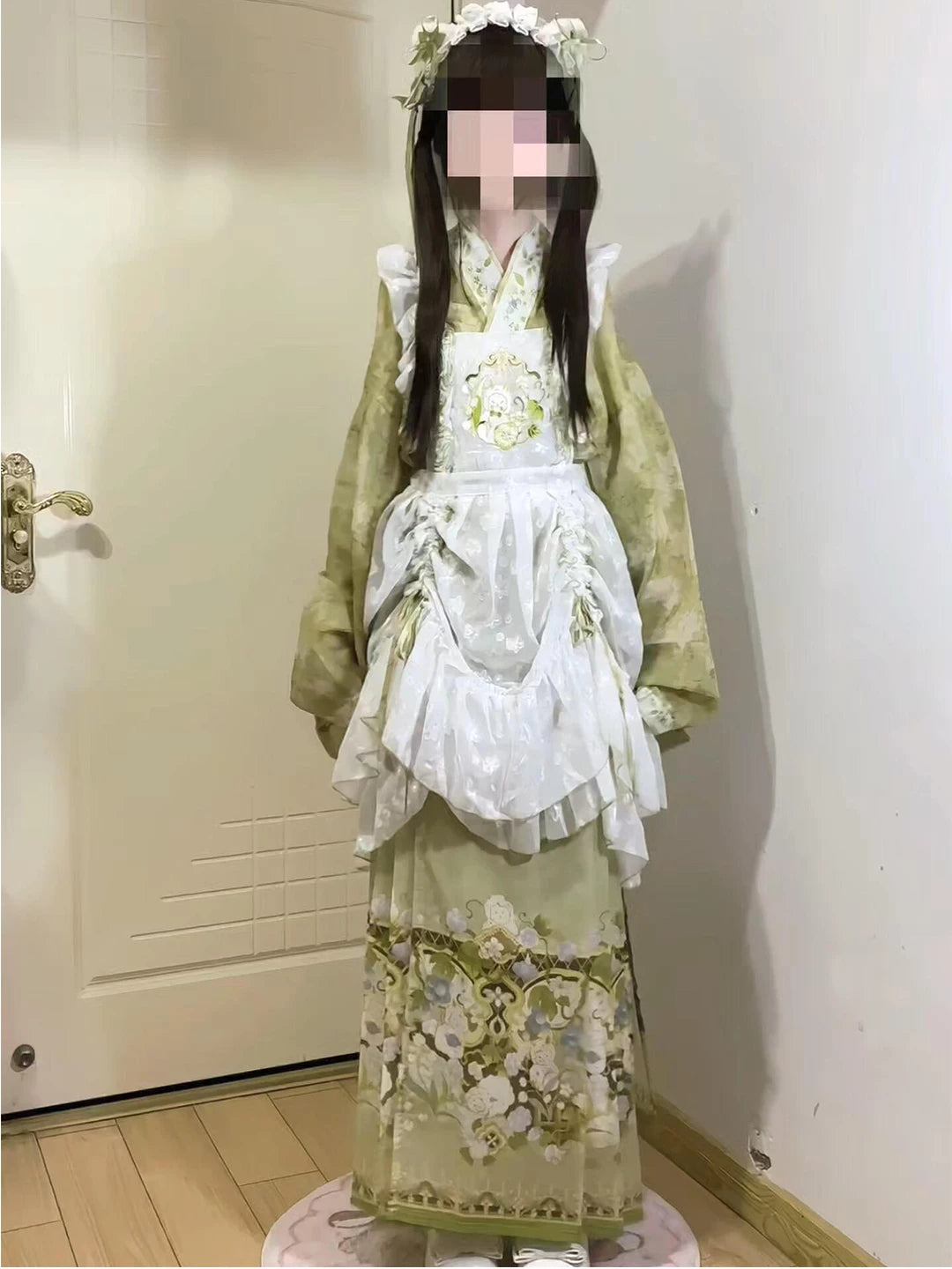 Green and white Hanfu-inspired Lolita skirt set with floral embroidery