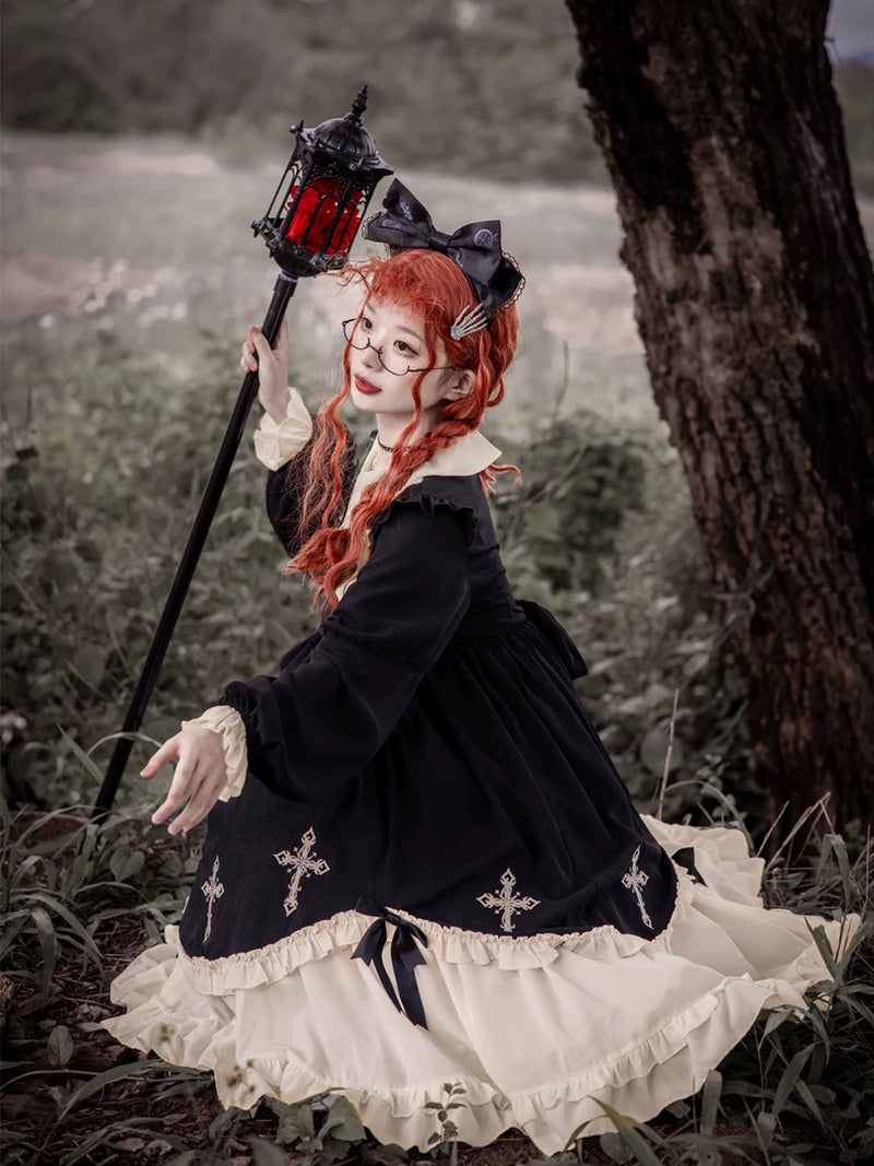 Yueele - Crimson Nocturne - Plus-Size Gothic Lolita OP Dress - detail view 3
