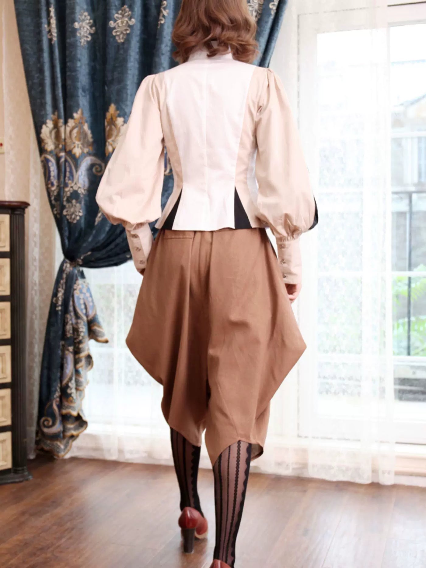 LACE GARDEN - Court Splice - Cotton Blouse with a Pointed Stand Collar