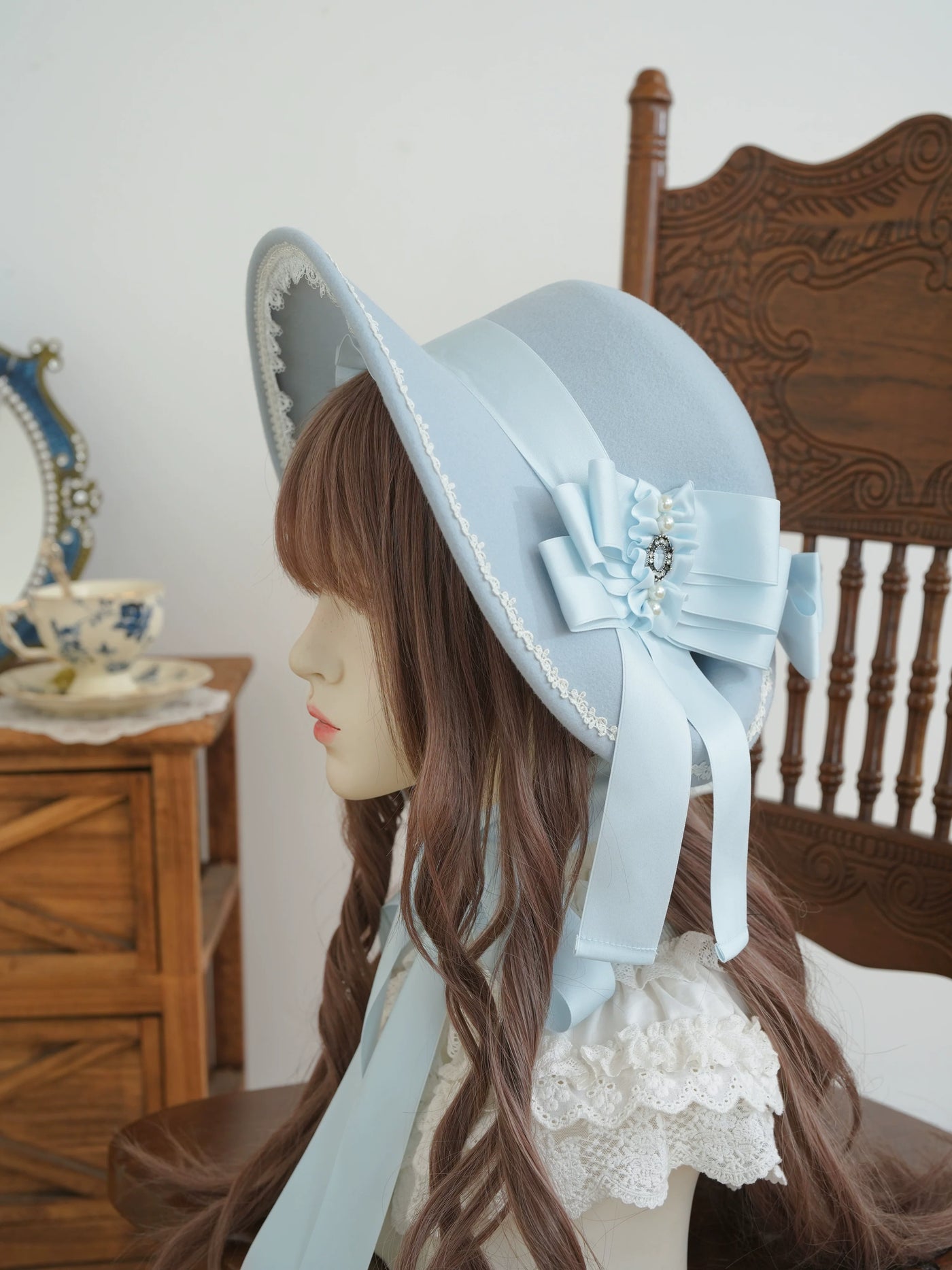 Star Box - Pearl Lady - Broad-Brim Bonnet with a Side Bow