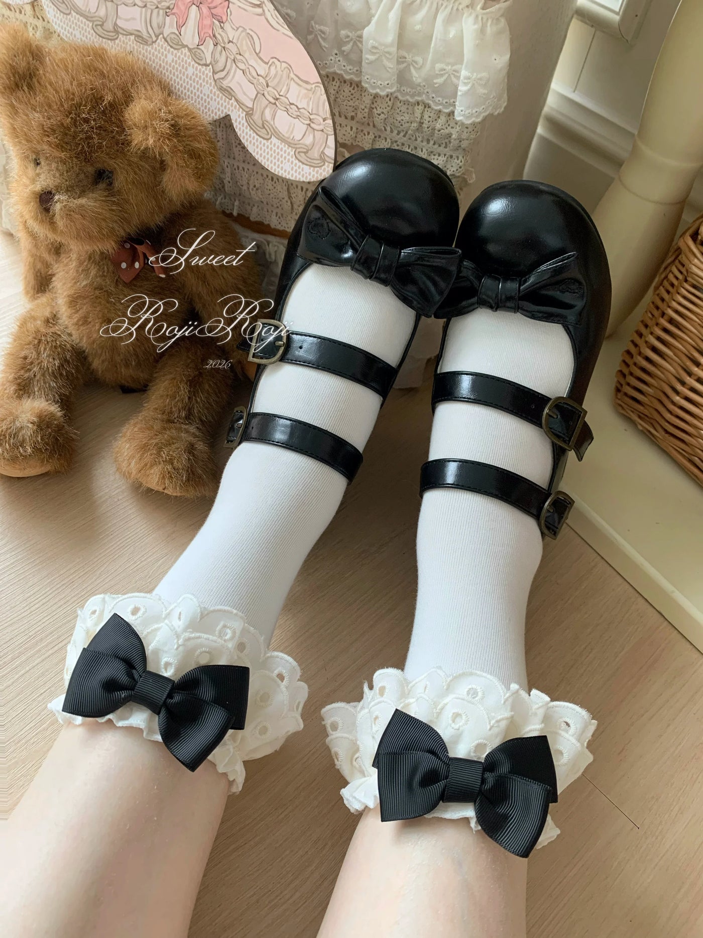 roji roji - Rose Tea Party - Cotton Mid-Calf Socks with Lace Cuffs and Bows - product detail