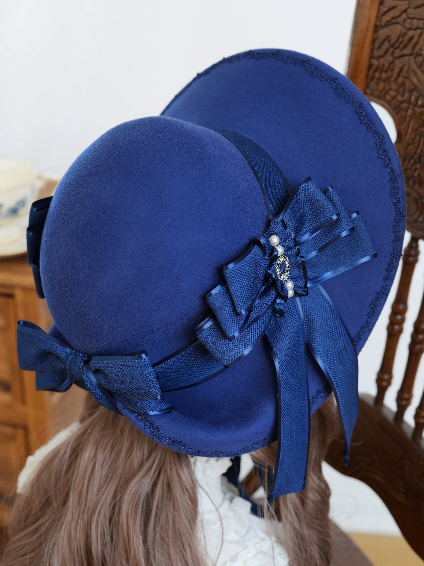 Star Box - Pearl Lady - Broad-Brim Bonnet with a Side Bow