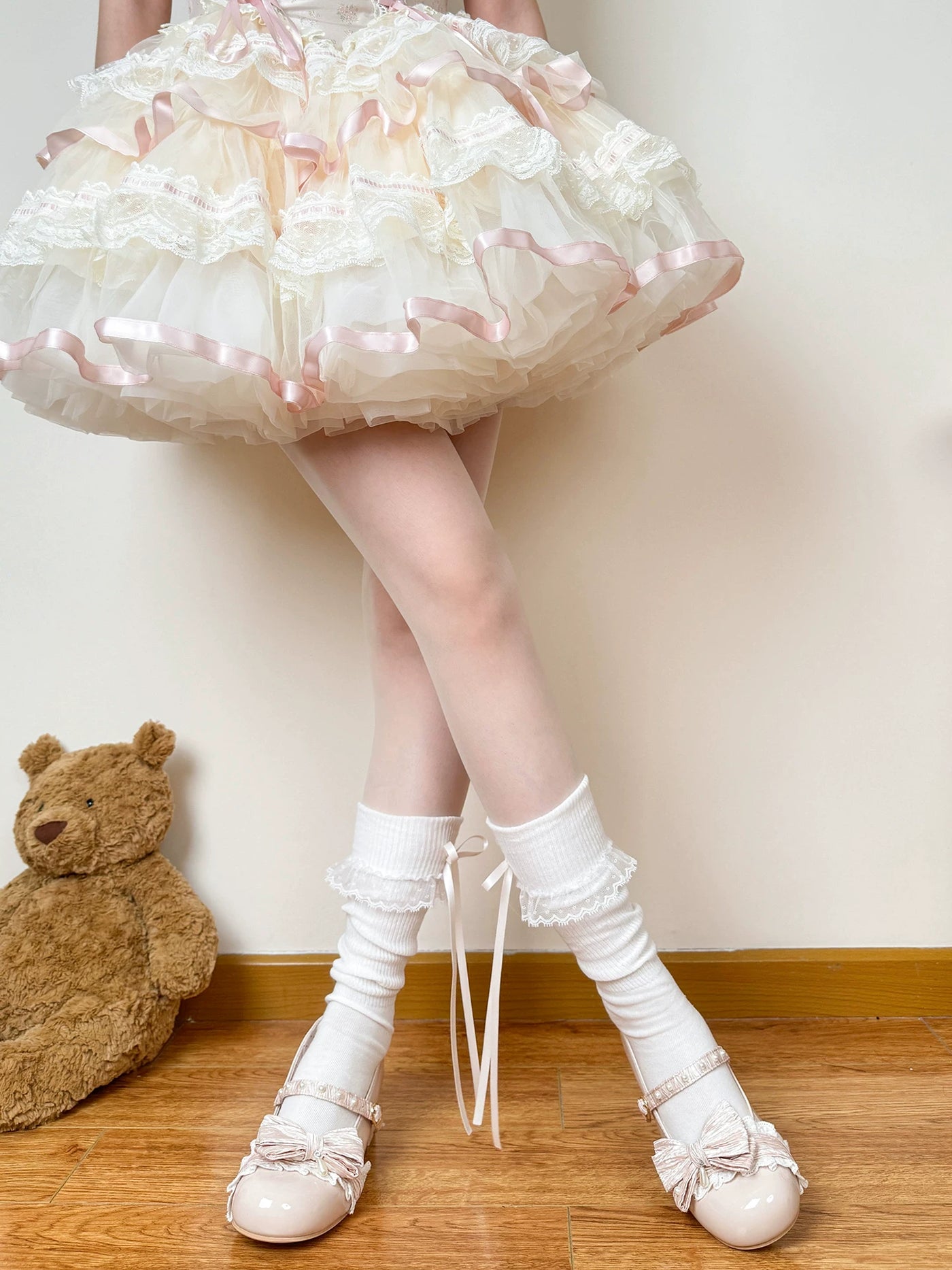 Chubby Bear Tales - Cream Ballet - Slouch Calf Socks with Lace Trim and Bows
