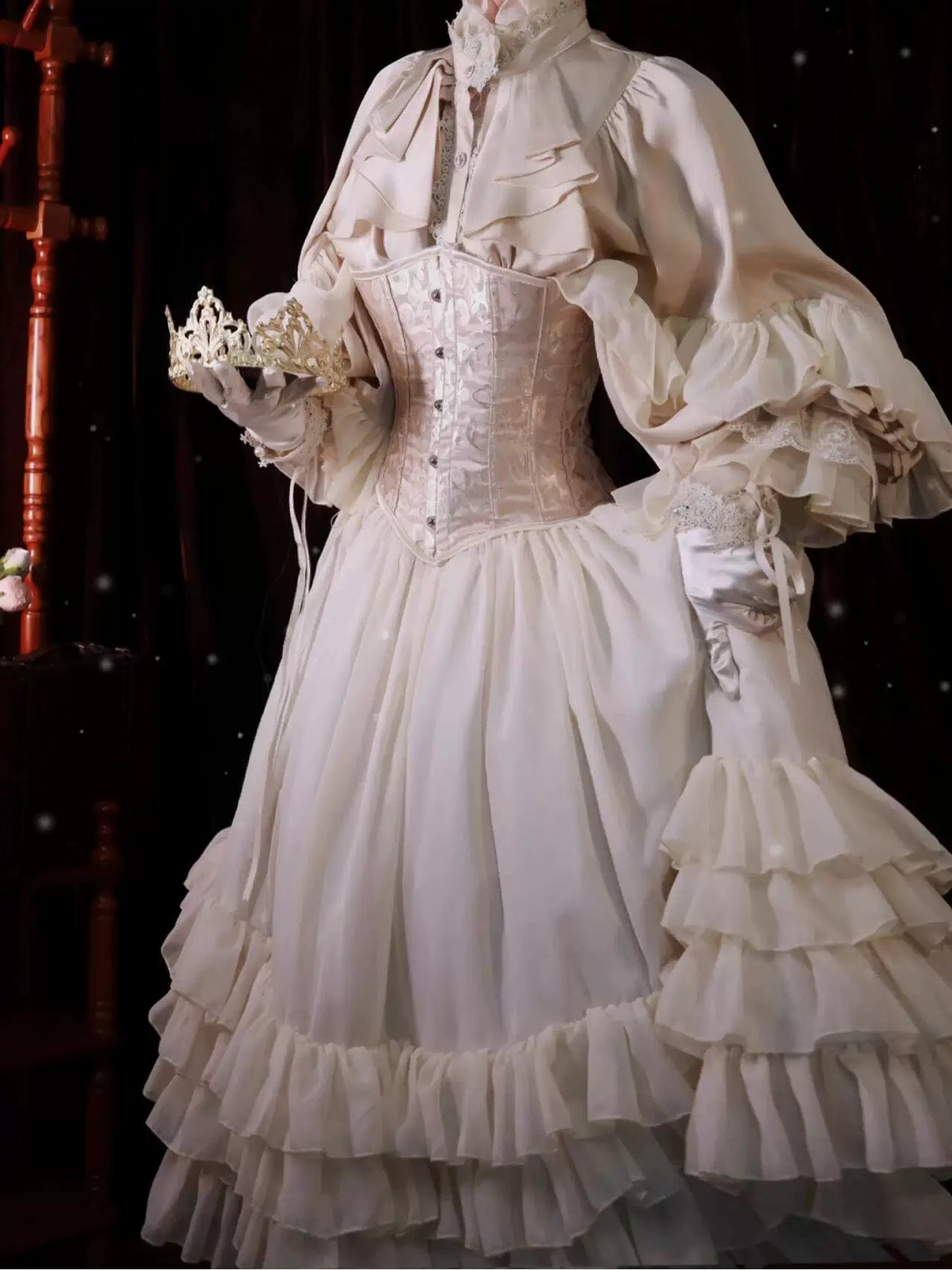 Creamy - Gothic Prince - Natural-tone blouse with ruffled front and batwing sleeves
