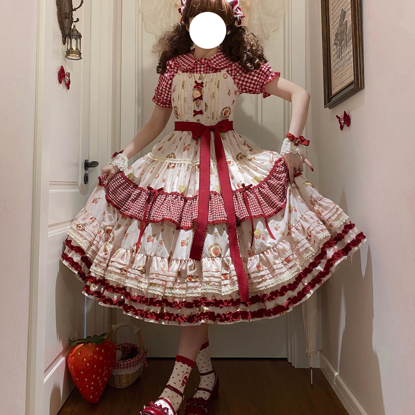 White Tea Story - Strawberry Print Tiered Classical Lolita - Longline
