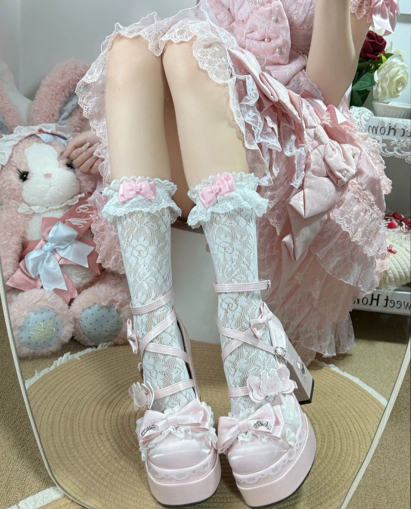 Fantasy Doll - Pearl Bow - Socks with lace cuffs and bow accents