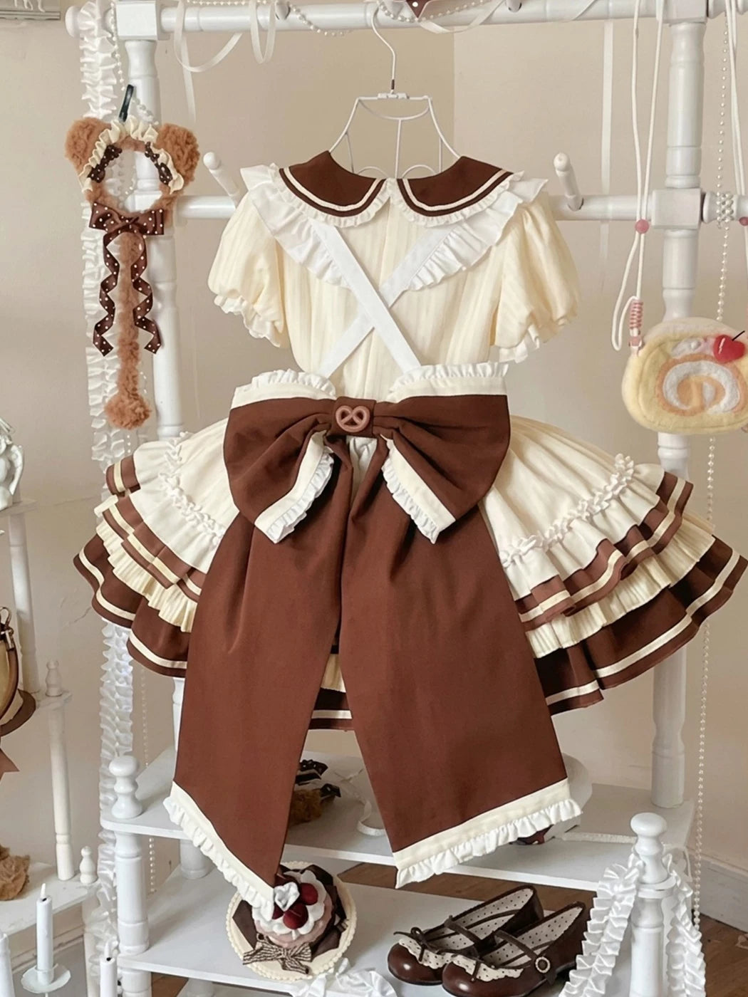 Creamy - Chocolate Ribbon - One-Piece Dress with a Large Back Train