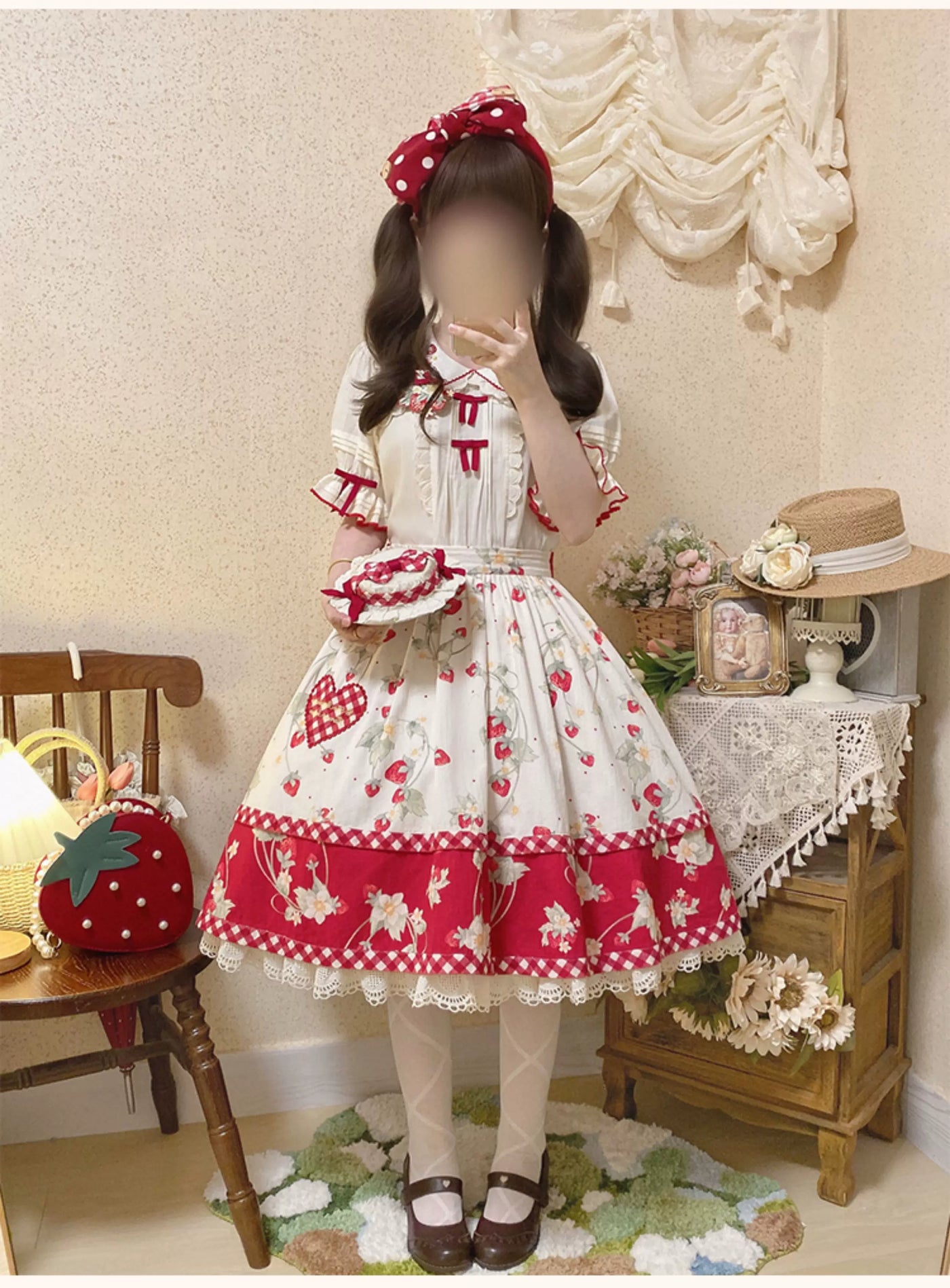 Baozi Pig - Strawberry Orchard - Short-Sleeve Lolita Blouse with a Strawberry-Embroidered Collar