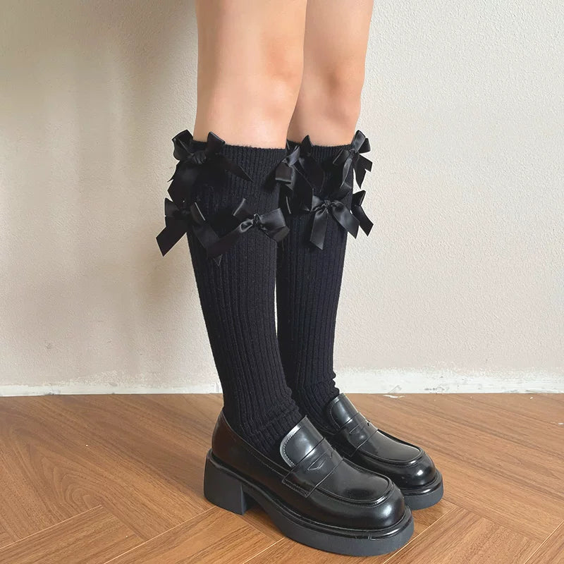 Sock Noble - Ballet Sweet-Cool - Cashmere mid-calf socks with ribbon bows and pom-pom trim